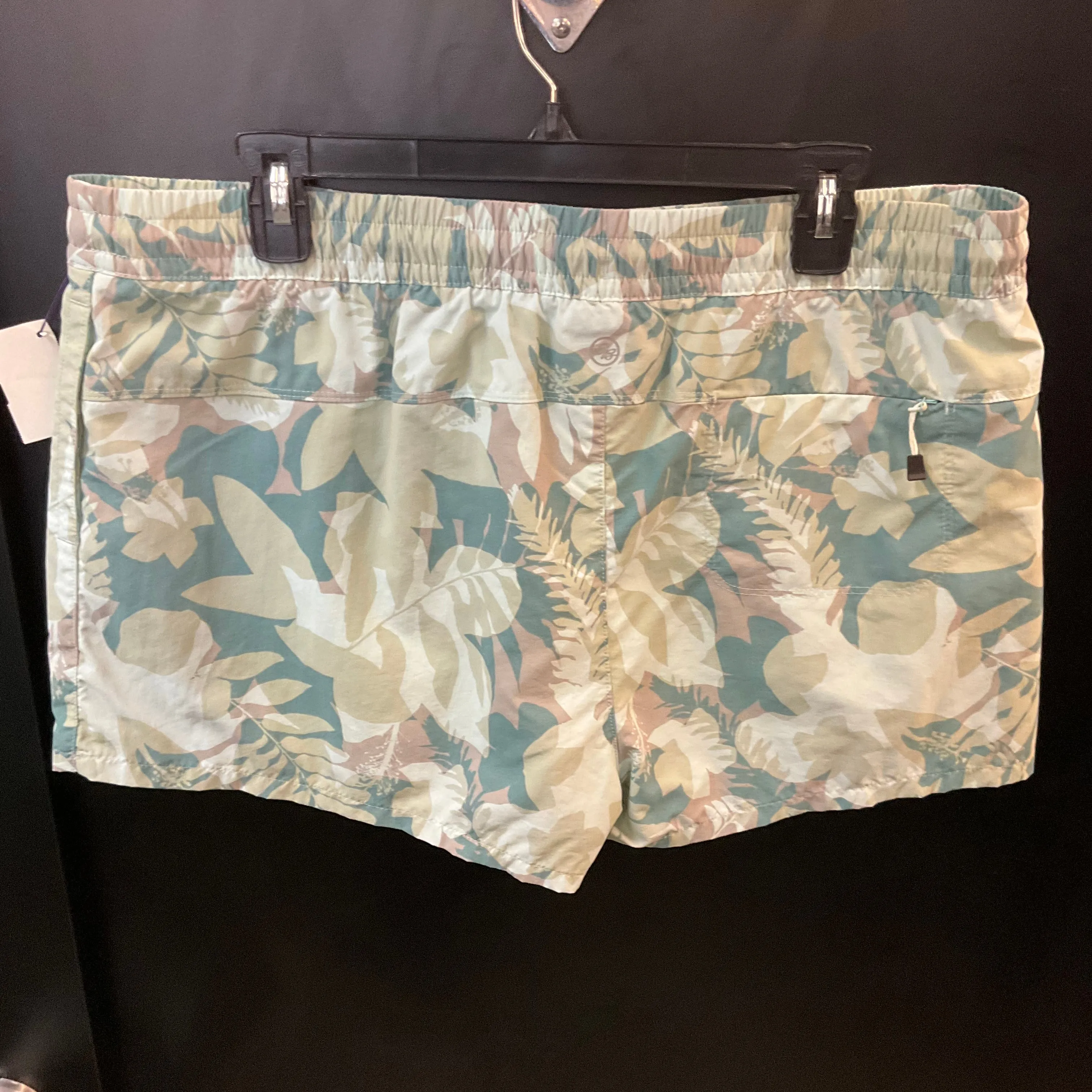 Athletic Shorts By Eddie Bauer In Tropical Print, Size: Petite L