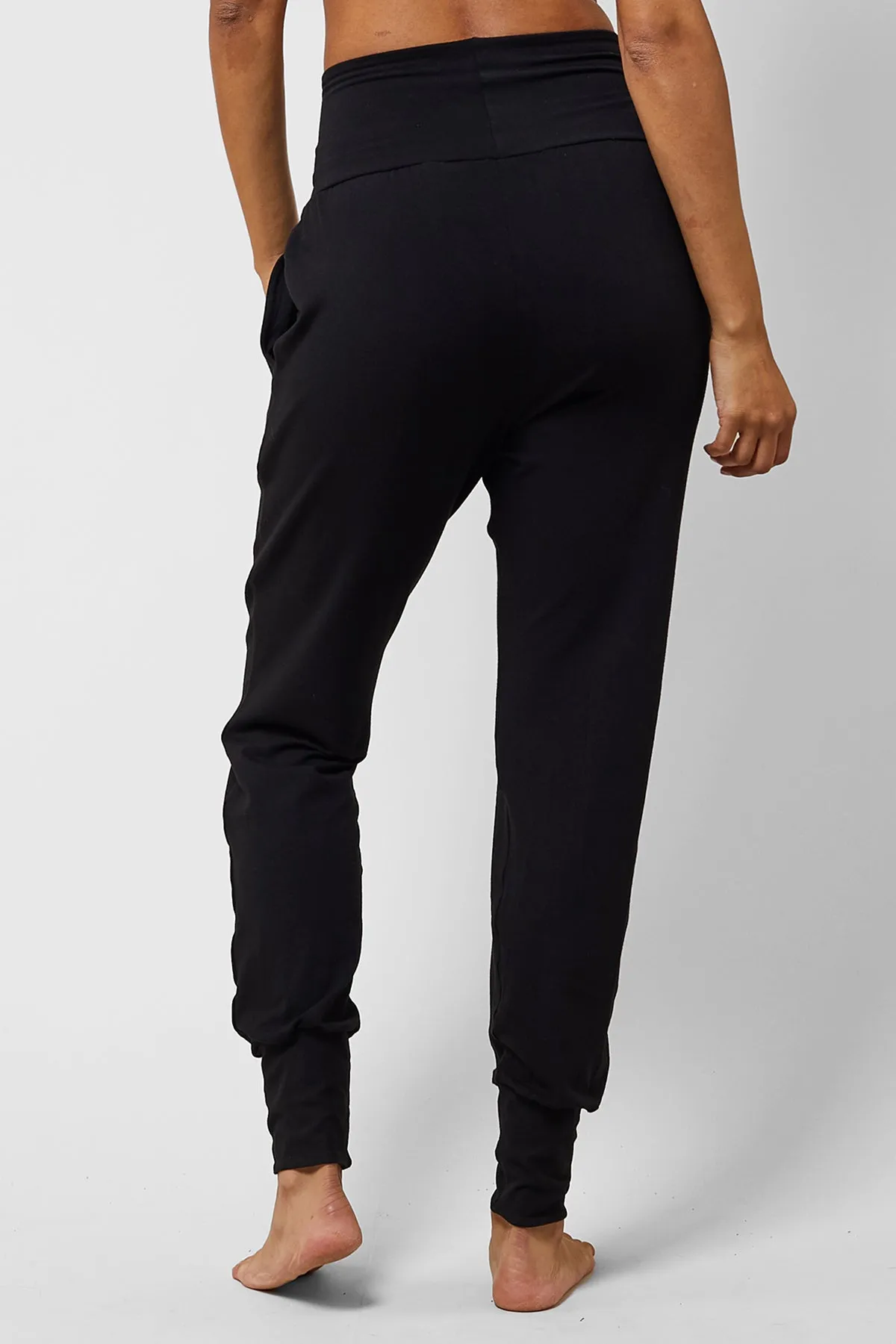 Lightweight Yoga Loose Side Pockets Cuffed Pant Black