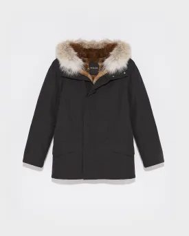 Parka iconique courte en coton technique avec fourrure de coyote et lapin